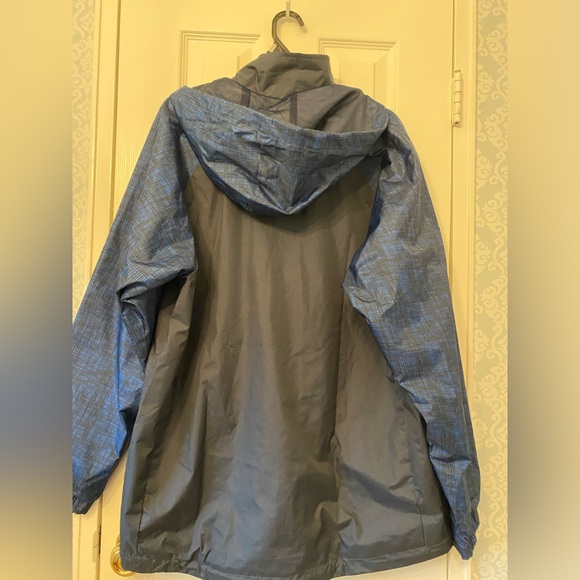 I❤️5 Apparel never worn men’s hooded windbreaker . Very stylish. Size  medium - Picture 2 of 3